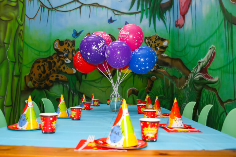 Комната для дня рождения в Happy Land
